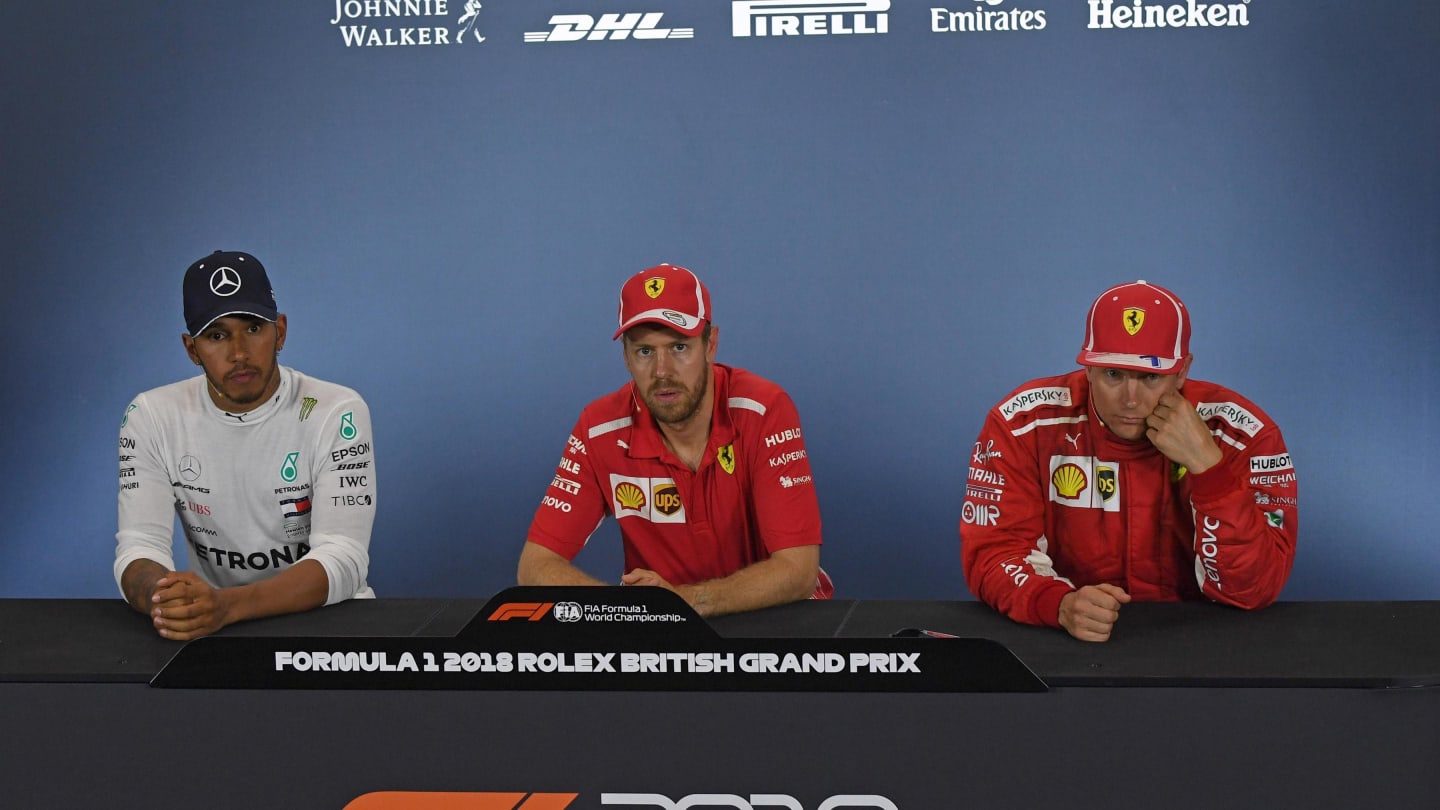 (L to R): Lewis Hamilton (GBR) Mercedes-AMG F1, Sebastian Vettel (GER) Ferrari, Kimi Raikkonen