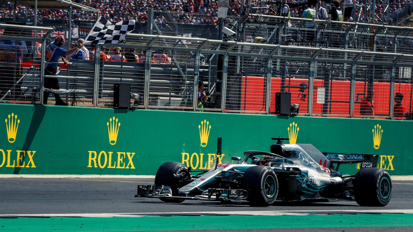 Lewis Hamilton (GBR) Mercedes-AMG F1 W09 EQ Power+ takes the chequered flag at Formula One World