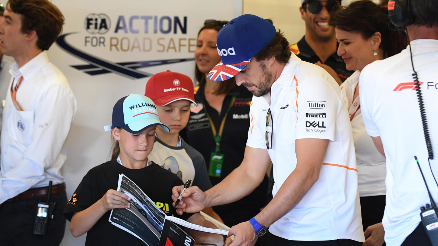 Fernando Alonso (ESP) McLaren and grid kid at Formula One World Championship, Rd10, British Grand Prix, Race, Silverstone, England, Sunday 8 July 2018. © Jerry Andre/Sutton Images