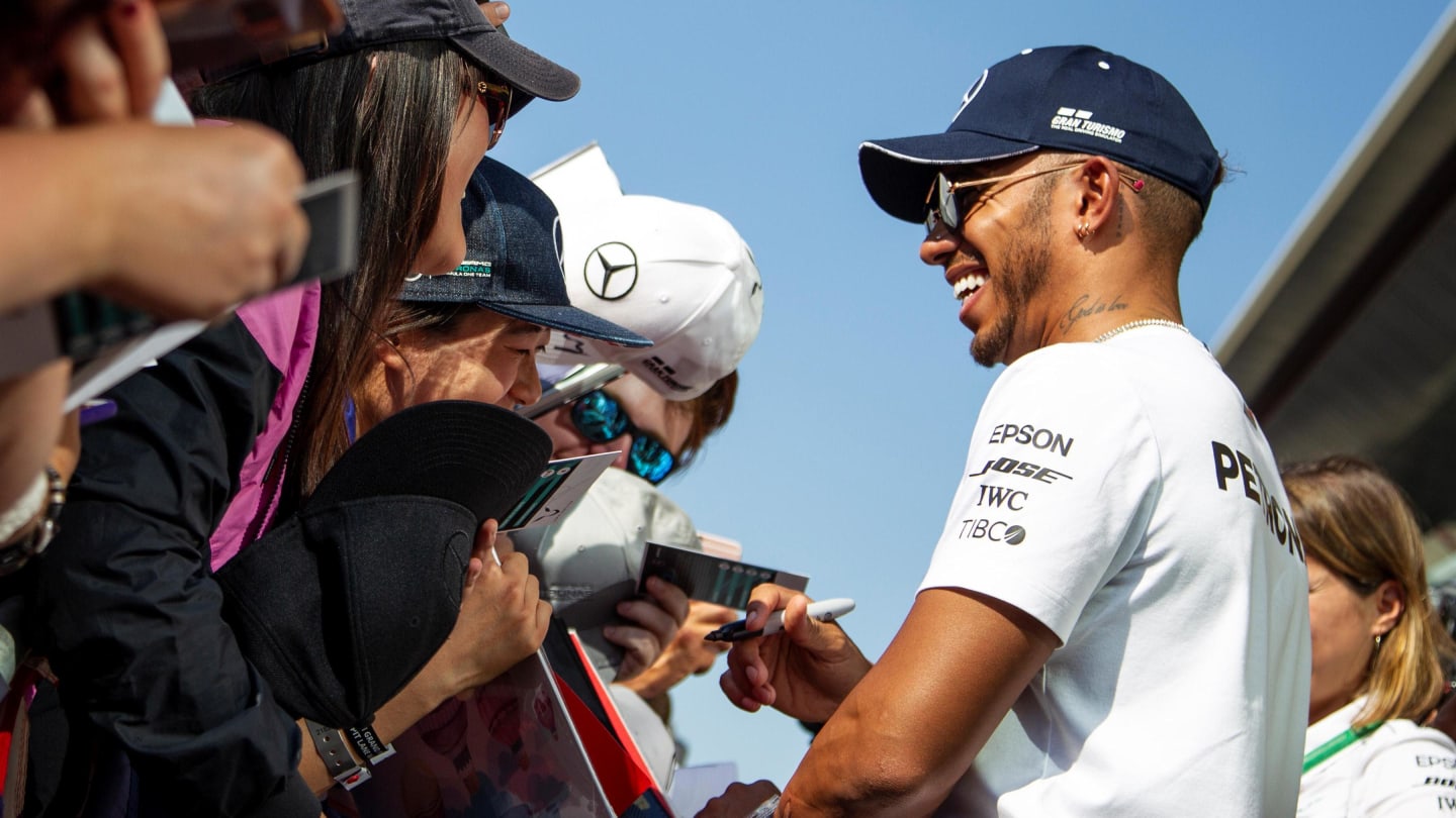 Lewis Hamilton (GBR) Mercedes-AMG F1 signs autographs for the fans at Formula One World