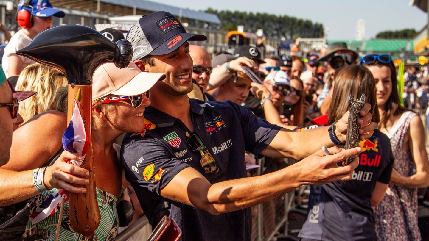 Daniel Ricciardo (AUS) Red Bull Racing fans selfie at Formula One World Championship, Rd10, British