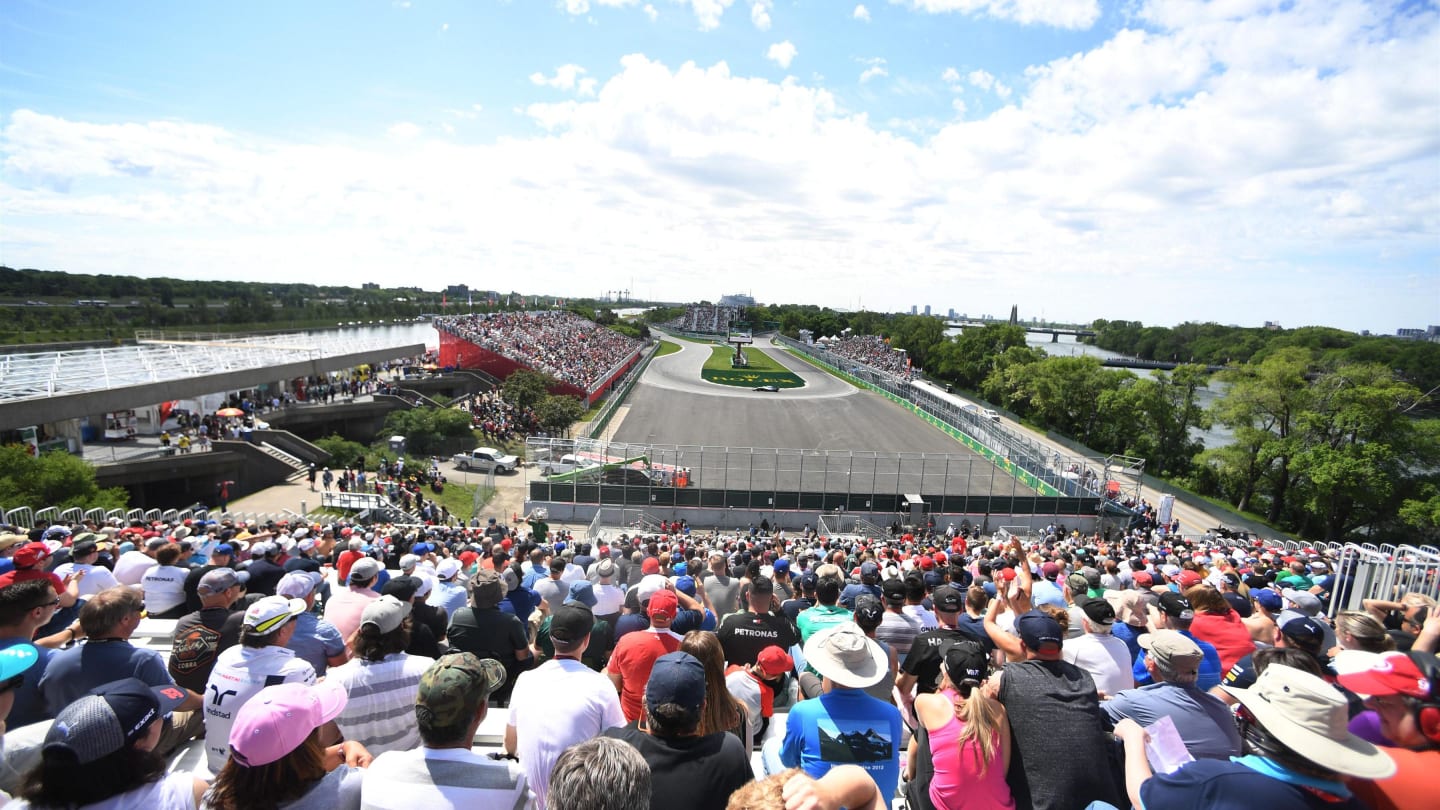 Fans at the hairpin at Formula One World Championship, Rd7, Canadian Grand Prix, Qualifying, Montreal, Canada, Saturday 9 June 2018. © Simon Galloway/Sutton Images