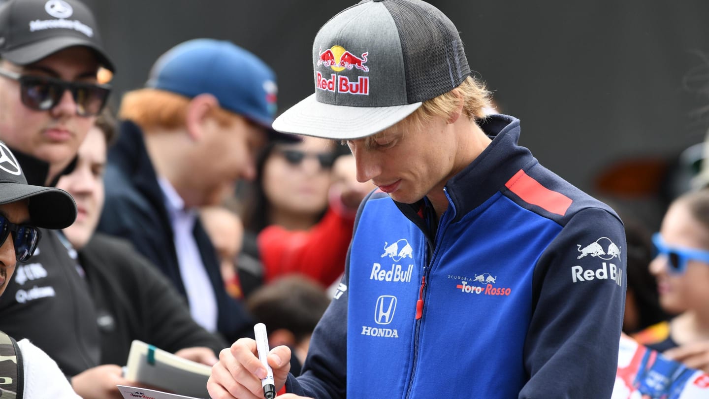 Brendon Hartley (NZL) Scuderia Toro Rosso signs autographs for the fans at Formula One World