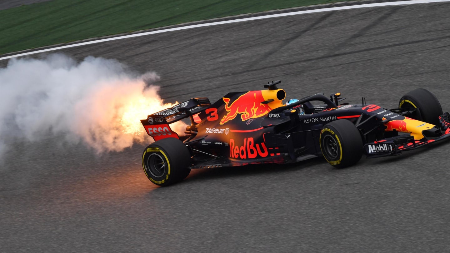 Daniel Ricciardo (AUS) Red Bull Racing RB14 with engine smoke and flames in FP3 at Formula One World Championship, Rd3, Chinese Grand Prix, Qualifying, Shanghai, China, Saturday 14 April 2018. © Jerry Andre/Sutton Images