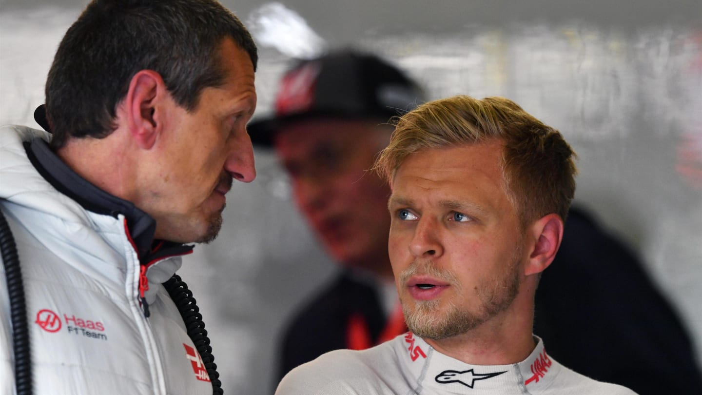 Guenther Steiner (ITA) Haas F1 Team Principal Kevin Magnussen (DEN) Haas F1 at Formula One World