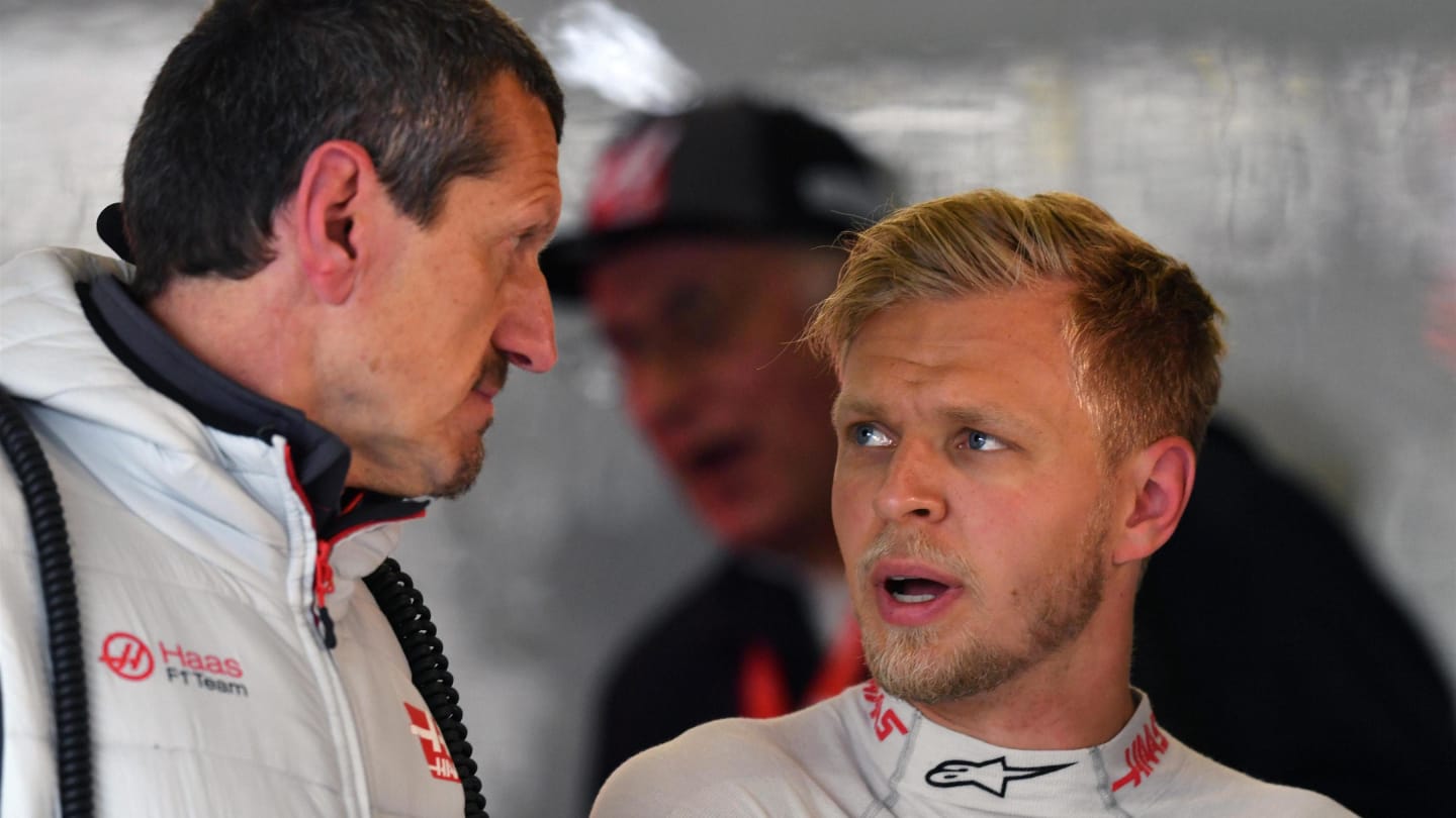 Guenther Steiner (ITA) Haas F1 Team Principal Kevin Magnussen (DEN) Haas F1 at Formula One World Championship, Rd3, Chinese Grand Prix, Qualifying, Shanghai, China, Saturday 14 April 2018. © Mark Sutton/Sutton Images