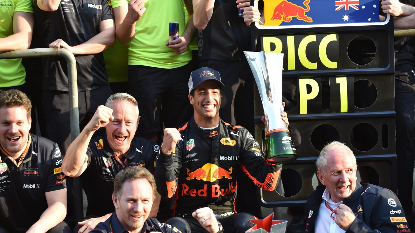 Race winner Daniel Ricciardo (AUS) Red Bull Racing celebrates with Dr Helmut Marko (AUT) Red Bull
