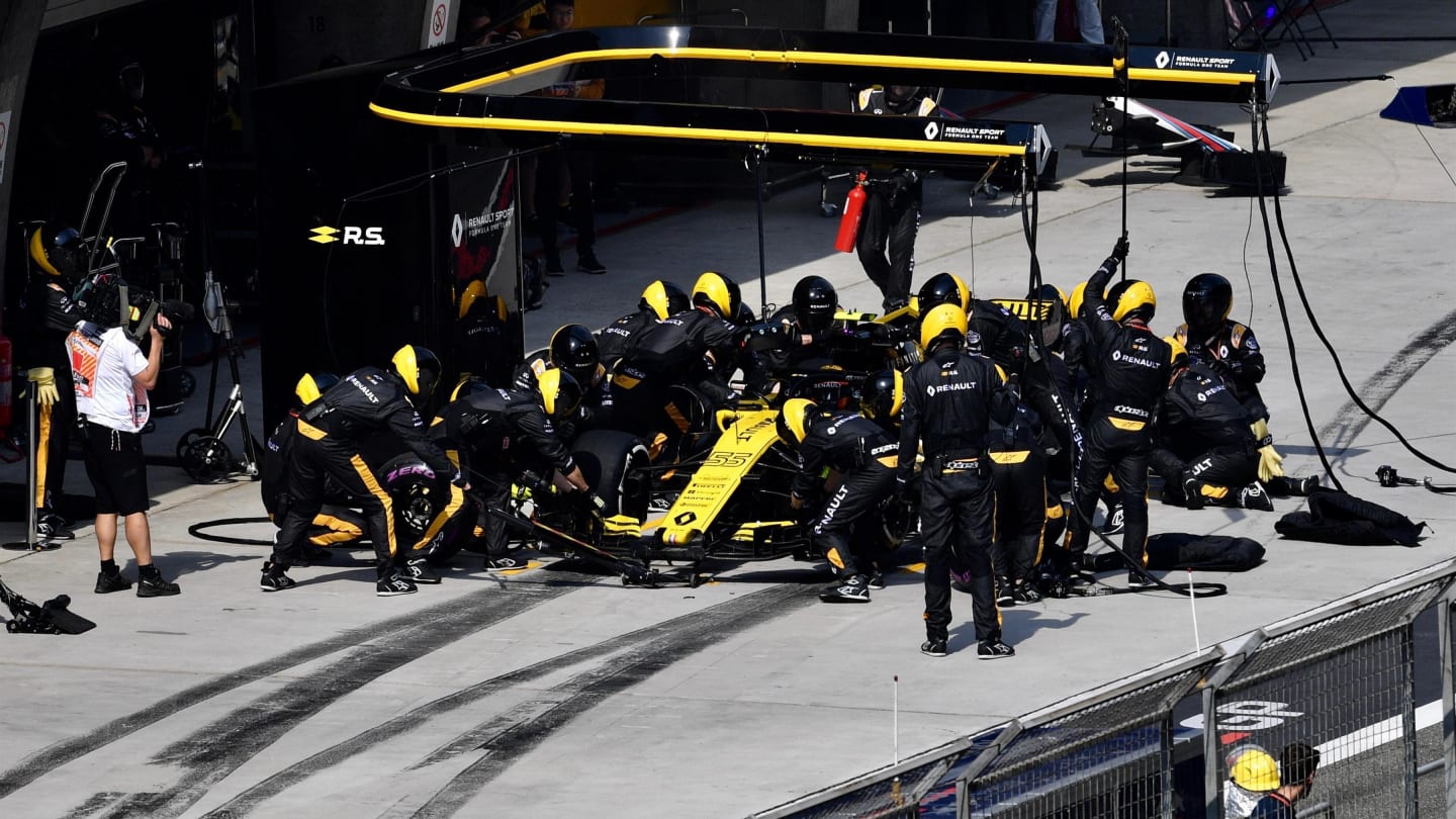 Carlos Sainz (ESP) Renault Sport F1 Team RS18 pit stop at Formula One World Championship, Rd3, Chinese Grand Prix, Race, Shanghai, China, Sunday 15 April 2018. © Jerry Andre/Sutton Images