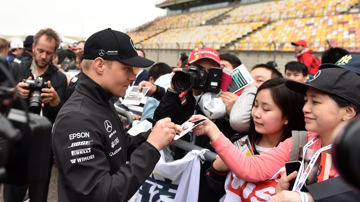 Valtteri Bottas (FIN) Mercedes-AMG F1 signs autographs for the fans at Formula One World Championship, Rd3, Chinese Grand Prix, Preparations, Shanghai, China, Thursday 12 April 2018. © Simon Galloway/Sutton Images