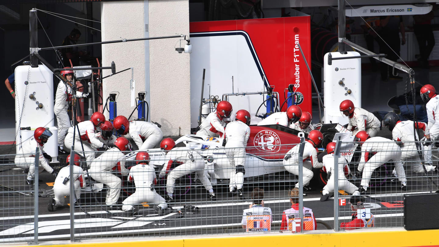 Marcus Ericsson (SWE) Alfa Romeo Sauber C37 pit stop at Formula One World Championship, Rd8, French