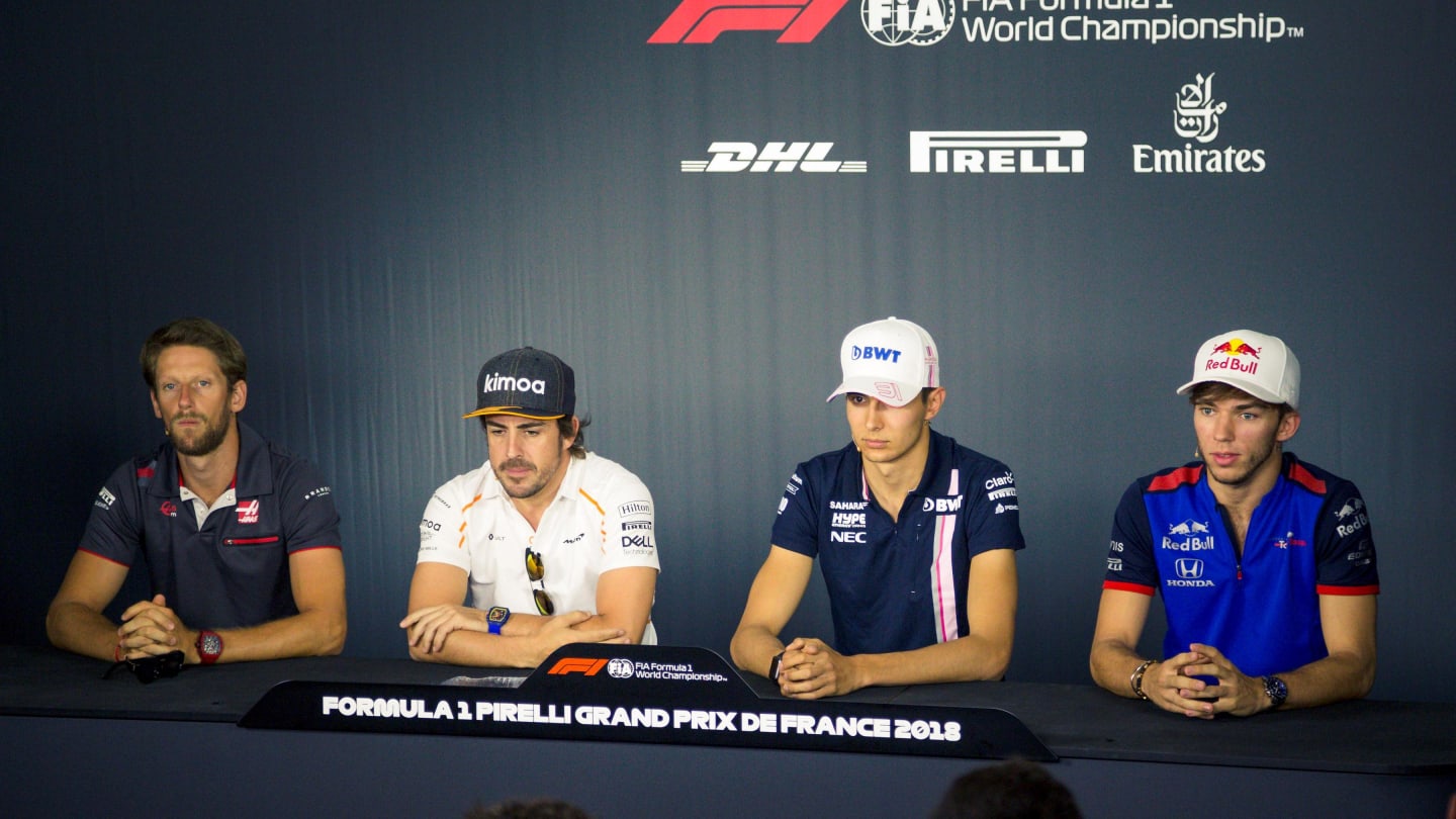(L to R): Romain Grosjean (FRA) Haas F1, Fernando Alonso (ESP) McLaren, Esteban Ocon (FRA) Force