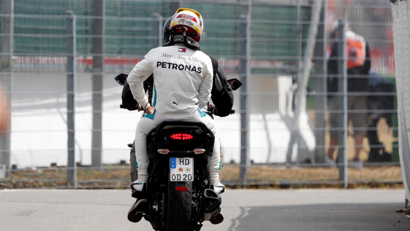 Lewis Hamilton (GBR) Mercedes-AMG F1 gets a lift on a scooter after stopping on track in Q1 at
