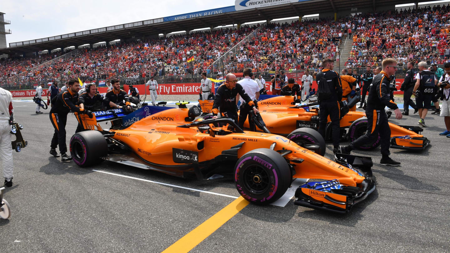 Stoffel Vandoorne (BEL) McLaren MCL33 and Fernando Alonso (ESP) McLaren MCL33 on the grid at