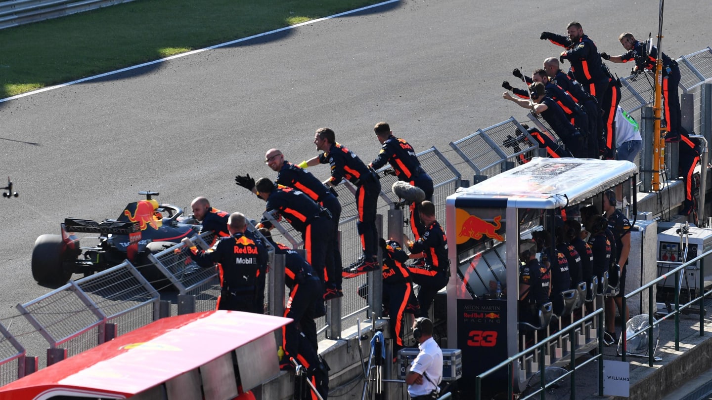 Daniel Ricciardo (AUS) Red Bull Racing RB14 crosses the line at Formula One World Championship,