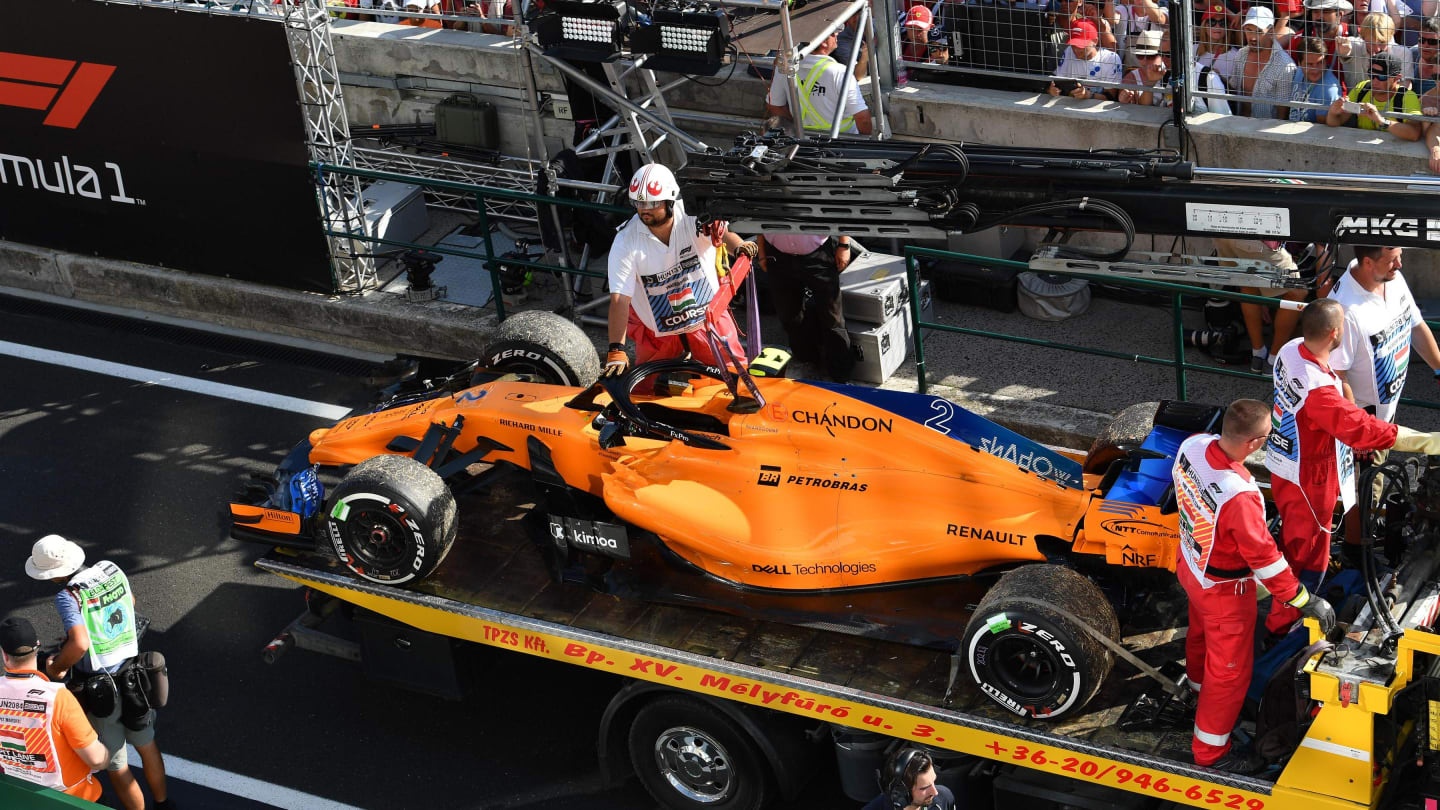 The car of Race retiree Stoffel Vandoorne (BEL) McLaren MCL33 is recovered at Formula One World