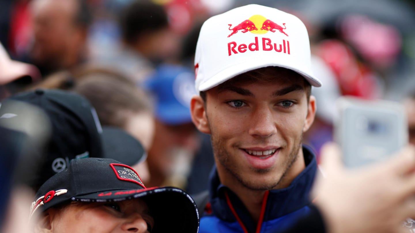 Pierre Gasly, Scuderia Toro Rosso fans selfie at Formula One World Championship, Rd14, Italian Grand Prix, Qualifying, Monza, Italy, Saturday 1 September 2018. © Manuel Goria/Sutton Images