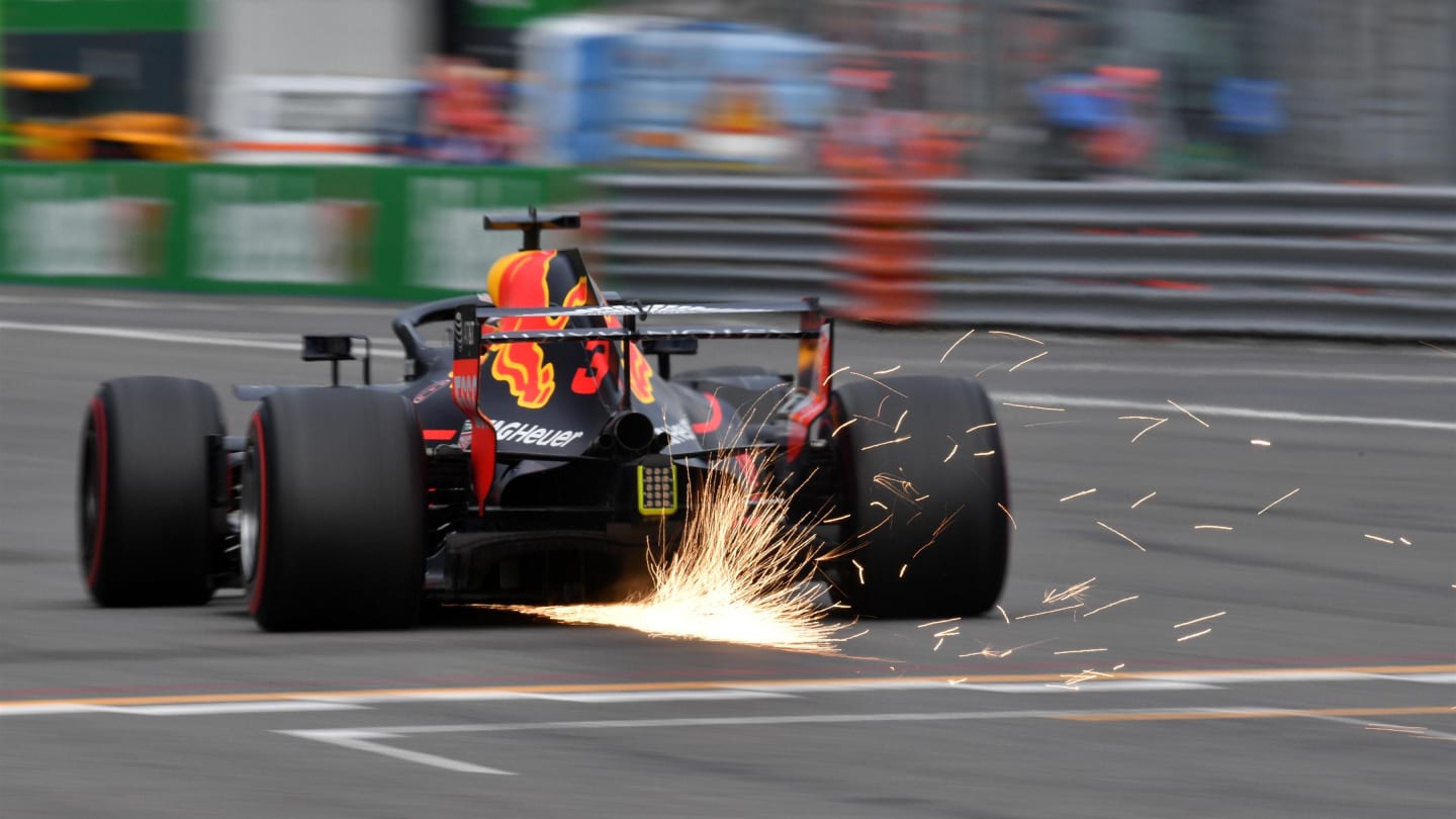Daniel Ricciardo, Red Bull Racing RB14 sparks at Formula One World Championship, Rd14, Italian