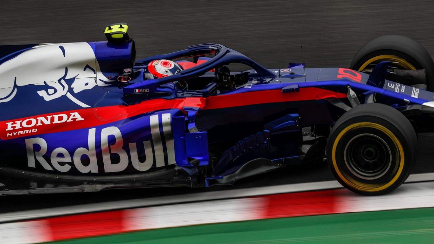 Pierre Gasly, Scuderia Toro Rosso STR13 at Formula One World Championship, Rd17, Japanese Grand