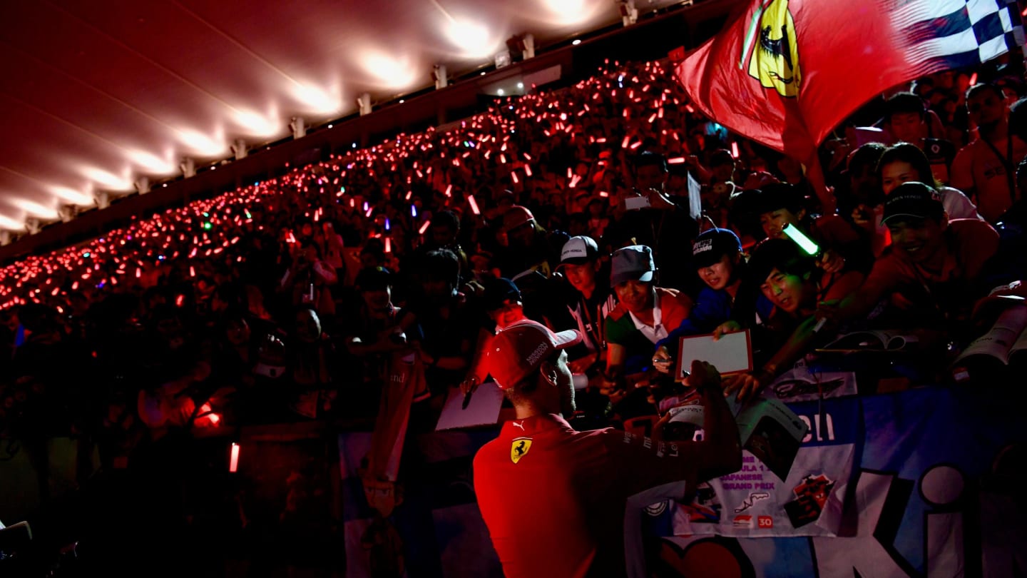 Sebastian Vettel, Ferrari signs autographs for the fans at Formula One World Championship, Rd17,