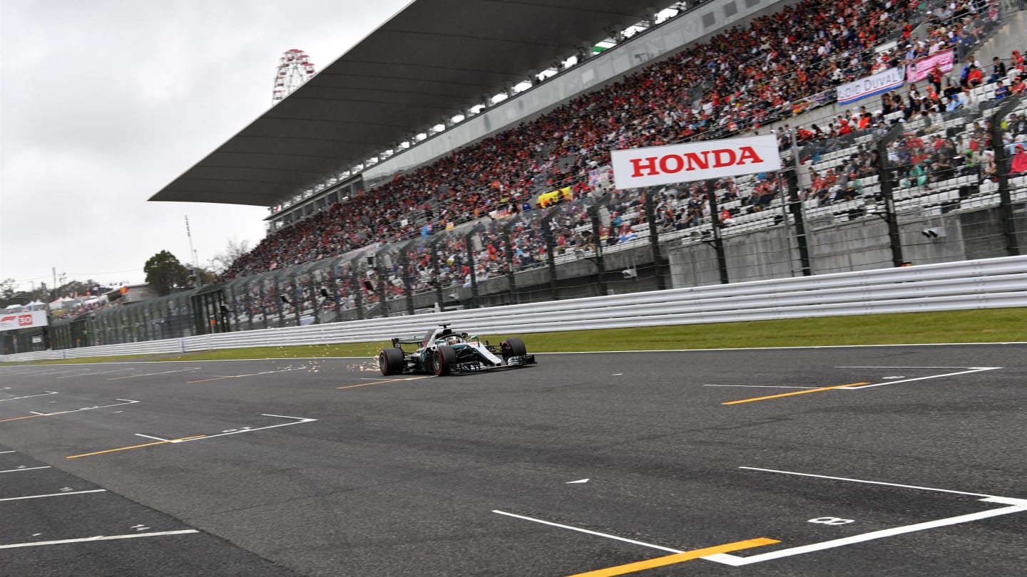 Lewis Hamilton, Mercedes-AMG F1 W09 EQ Power+ sparks at Formula One World Championship, Rd17,