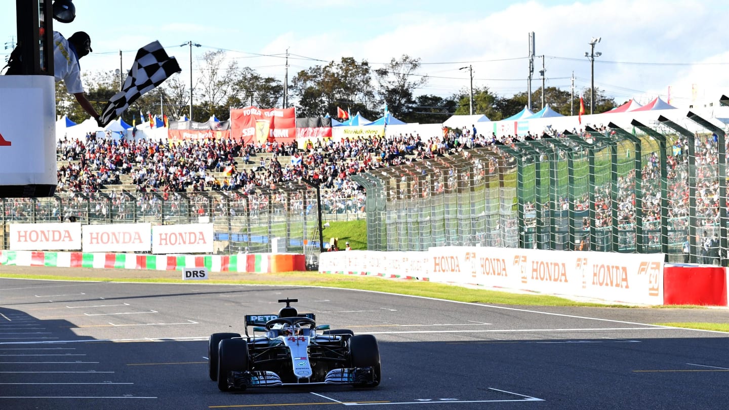 Race winner Lewis Hamilton, Mercedes-AMG F1 W09 EQ Power+ takes the chequered flag at Formula One