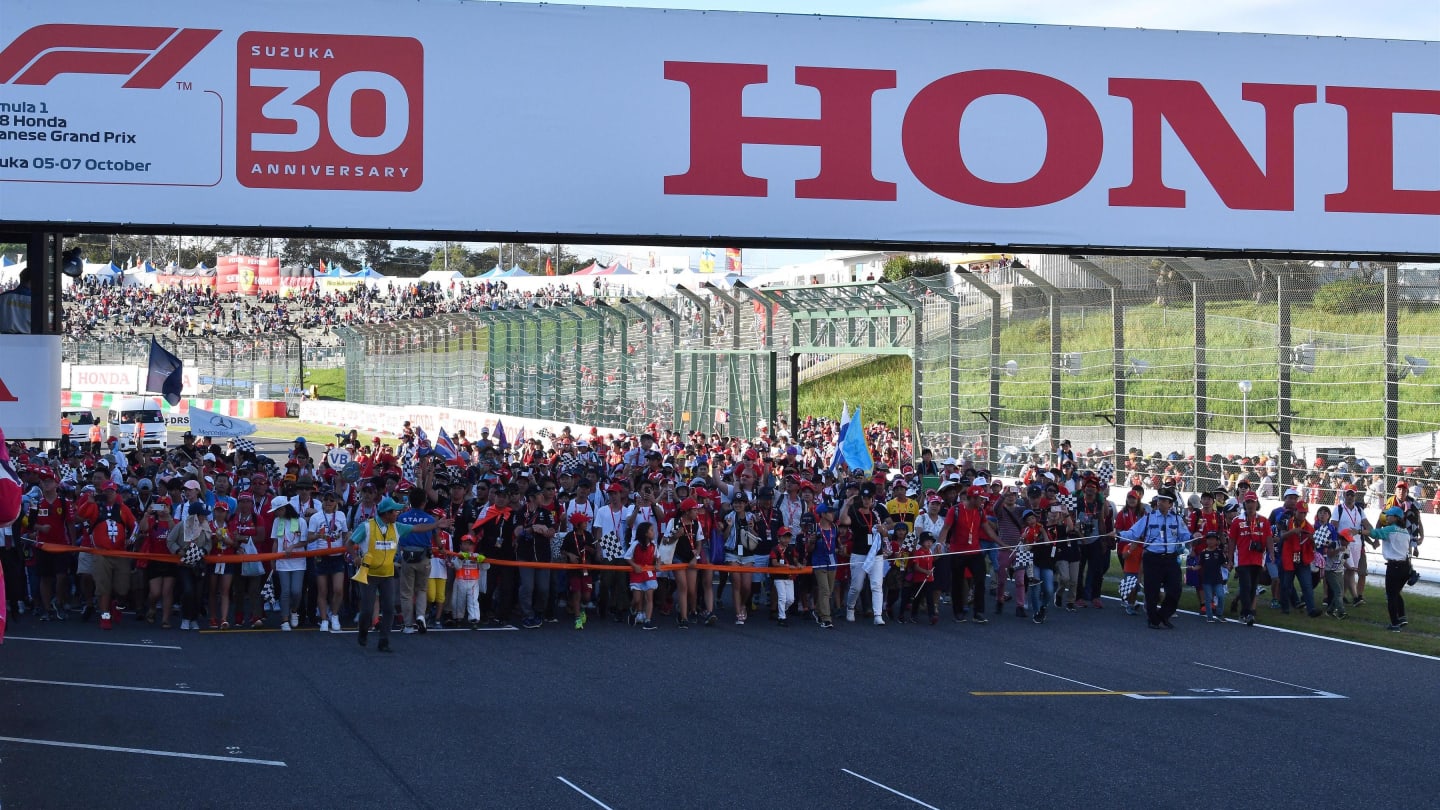 Fans at Formula One World Championship, Rd17, Japanese Grand Prix, Race, Suzuka, Japan, Sunday 7