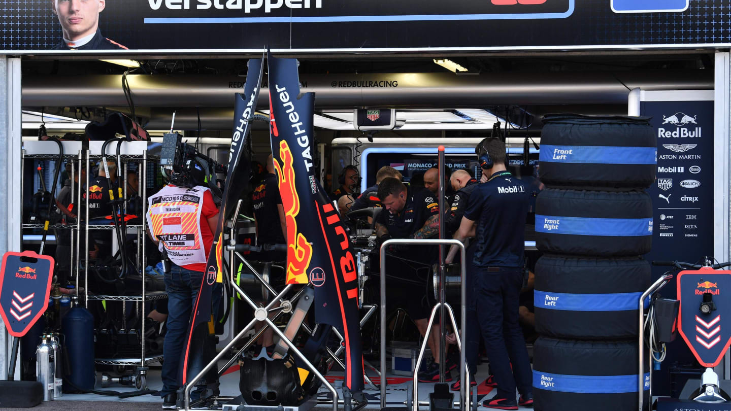 Red Bull Racing mechanics work on the car of Max Verstappen (NED) Red Bull Racing RB14 at Formula One World Championship, Rd6, Monaco Grand Prix, Qualifying, Monte-Carlo, Monaco, Saturday 26 May 2018. © Mark Sutton/Sutton Images