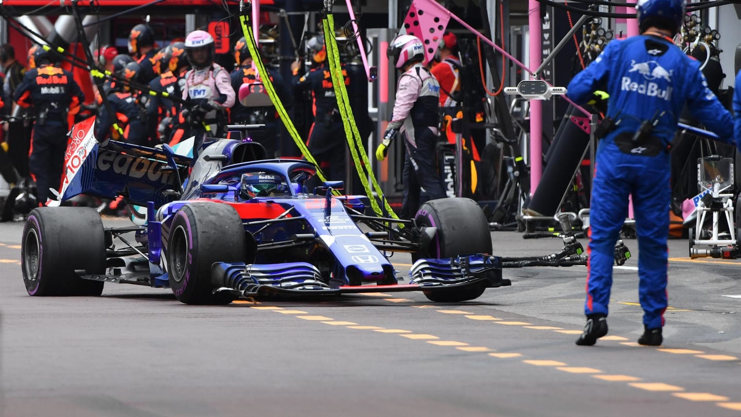 Brendon Hartley (NZL) Scuderia Toro Rosso STR13 retires from the race after being hit by Charles Leclerc (MON) Alfa Romeo Sauber C37 at Formula One World Championship, Rd6, Monaco Grand Prix, Race, Monte-Carlo, Monaco, Sunday 27 May 2018. © Mark Sutton/Sutton Images