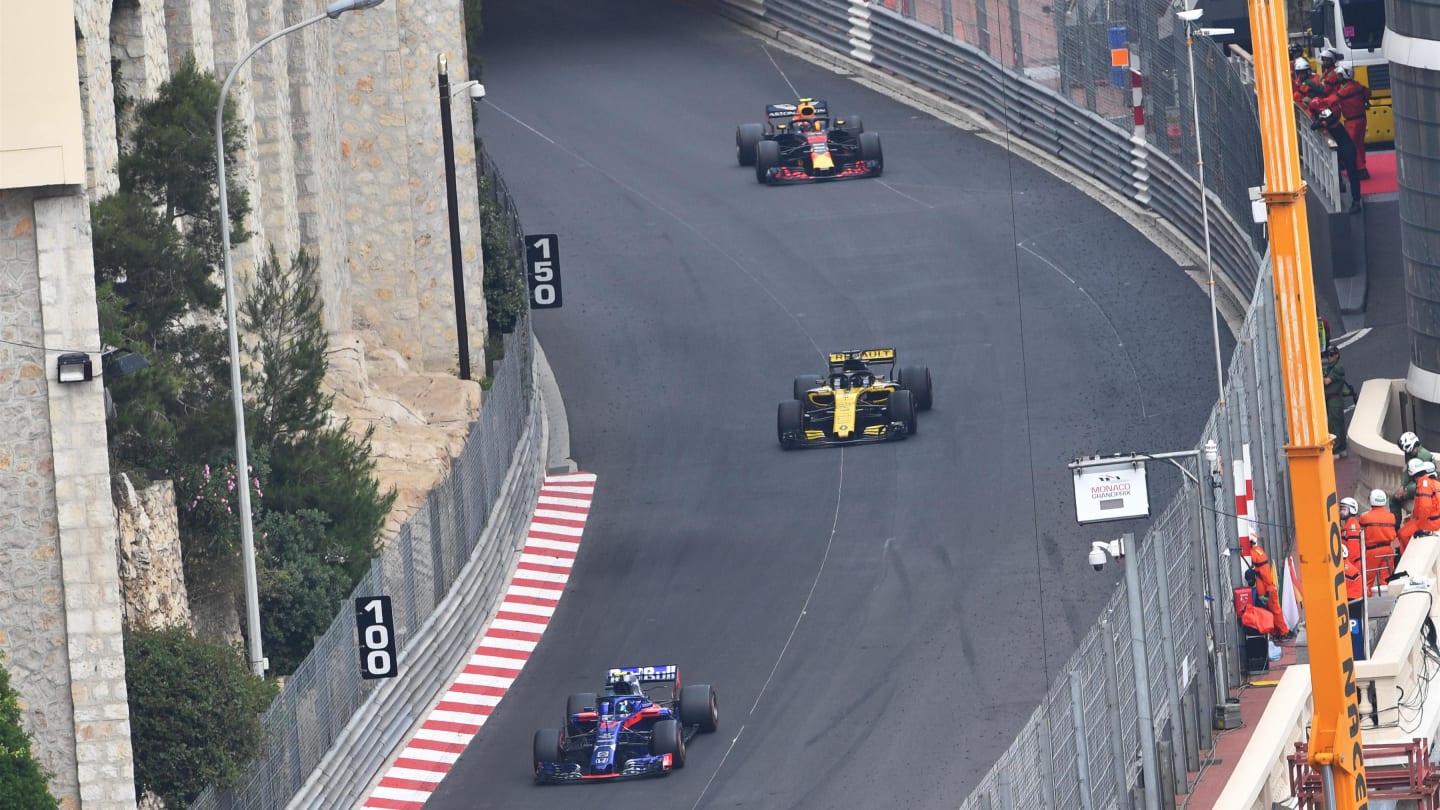 Pierre Gasly (FRA) Scuderia Toro Rosso STR13 leads Nico Hulkenberg (GER) Renault Sport F1 Team RS18 at Formula One World Championship, Rd6, Monaco Grand Prix, Race, Monte-Carlo, Monaco, Sunday 27 May 2018. © Jerry Andre/Sutton Images