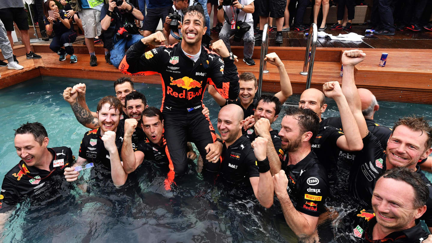 Race winner Daniel Ricciardo (AUS) Red Bull Racing celebrates with the team in the Red Bull Energy