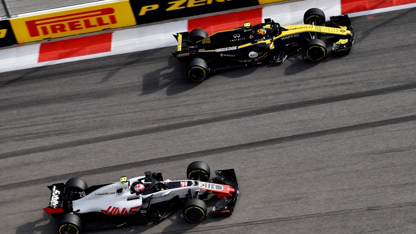 Carlos Sainz Jr, Renault Sport F1 Team R.S. 18 and Kevin Magnussen, Haas F1 Team VF-18 battle at