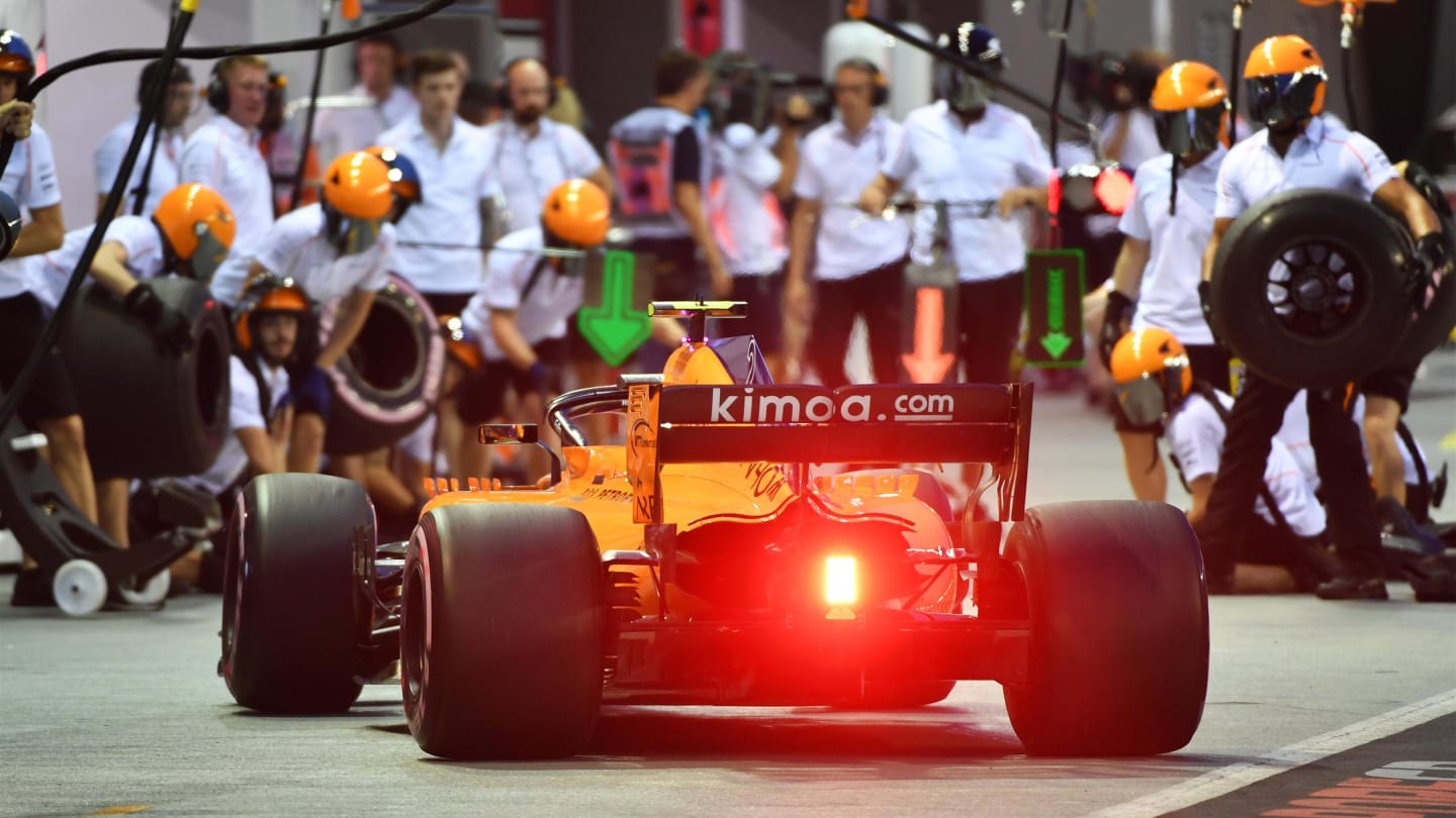 Stoffel Vandoorne, McLaren MCL33 pit stop at Formula One World Championship, Rd15, Singapore Grand Prix, Qualifying, Marina Bay Circuit, Singapore, Saturday 15 September 2018.