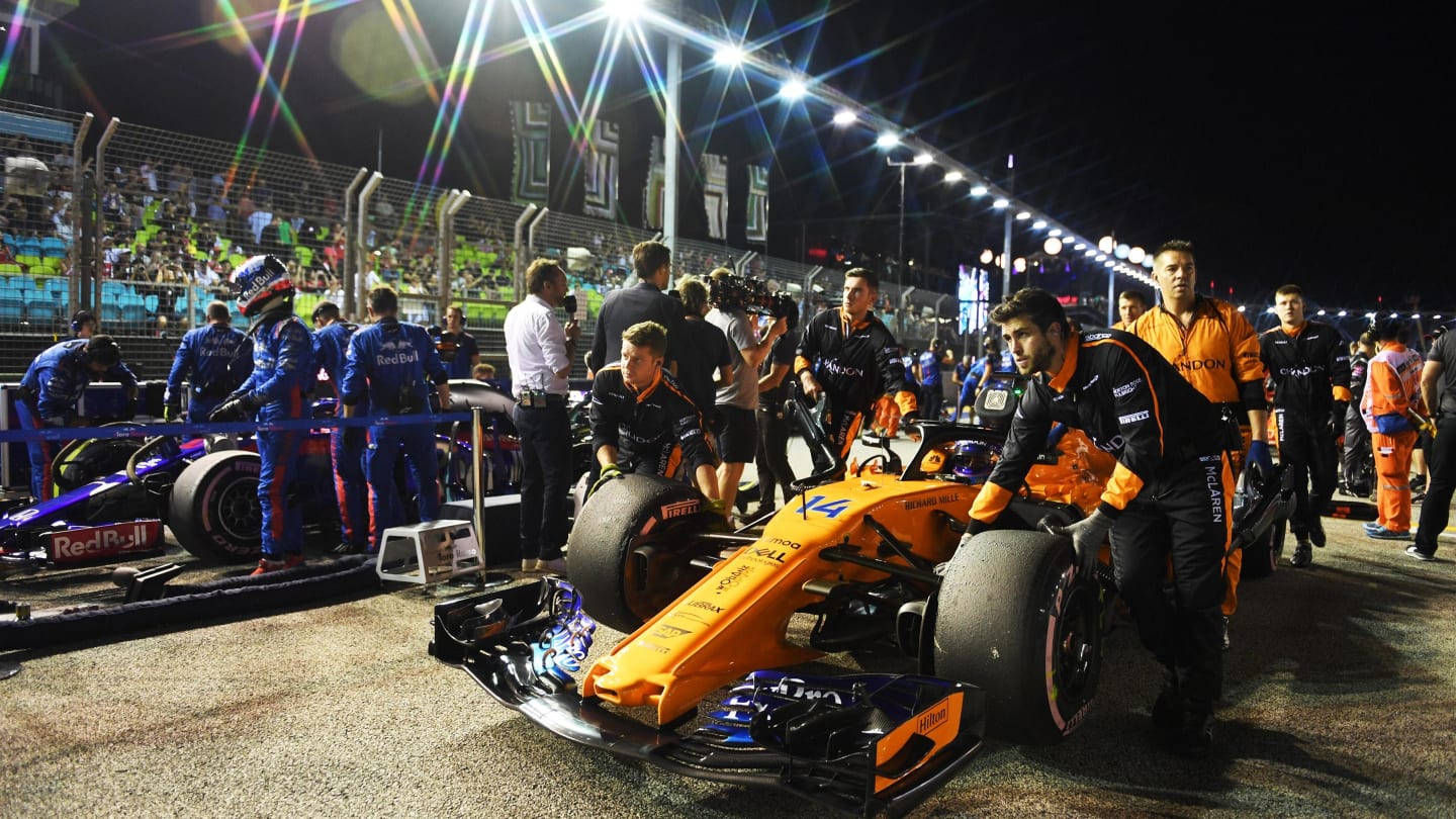 Fernando Alonso, McLaren MCL33 on the grid at Formula One World Championship, Rd15, Singapore Grand Prix, Race, Marina Bay Circuit, Singapore, Sunday 16 September 2018.