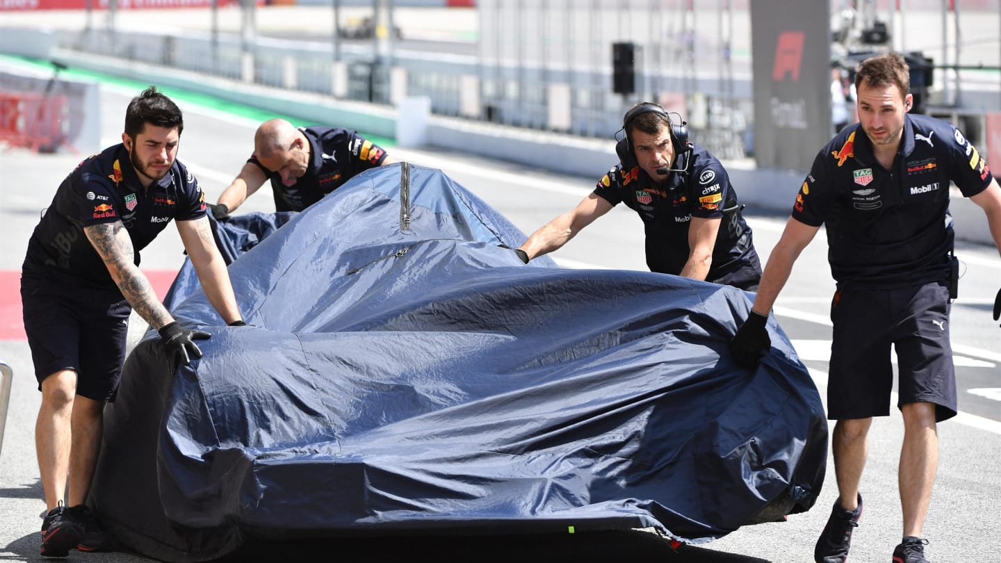The crashed car of Daniel Ricciardo (AUS) Red Bull Racing RB14 is returned to the pits in FP1 at Formula One World Championship, Rd5, Spanish Grand Prix, Practice, Barcelona, Spain, Friday 11 May 2018. © Mark Sutton/Sutton Images