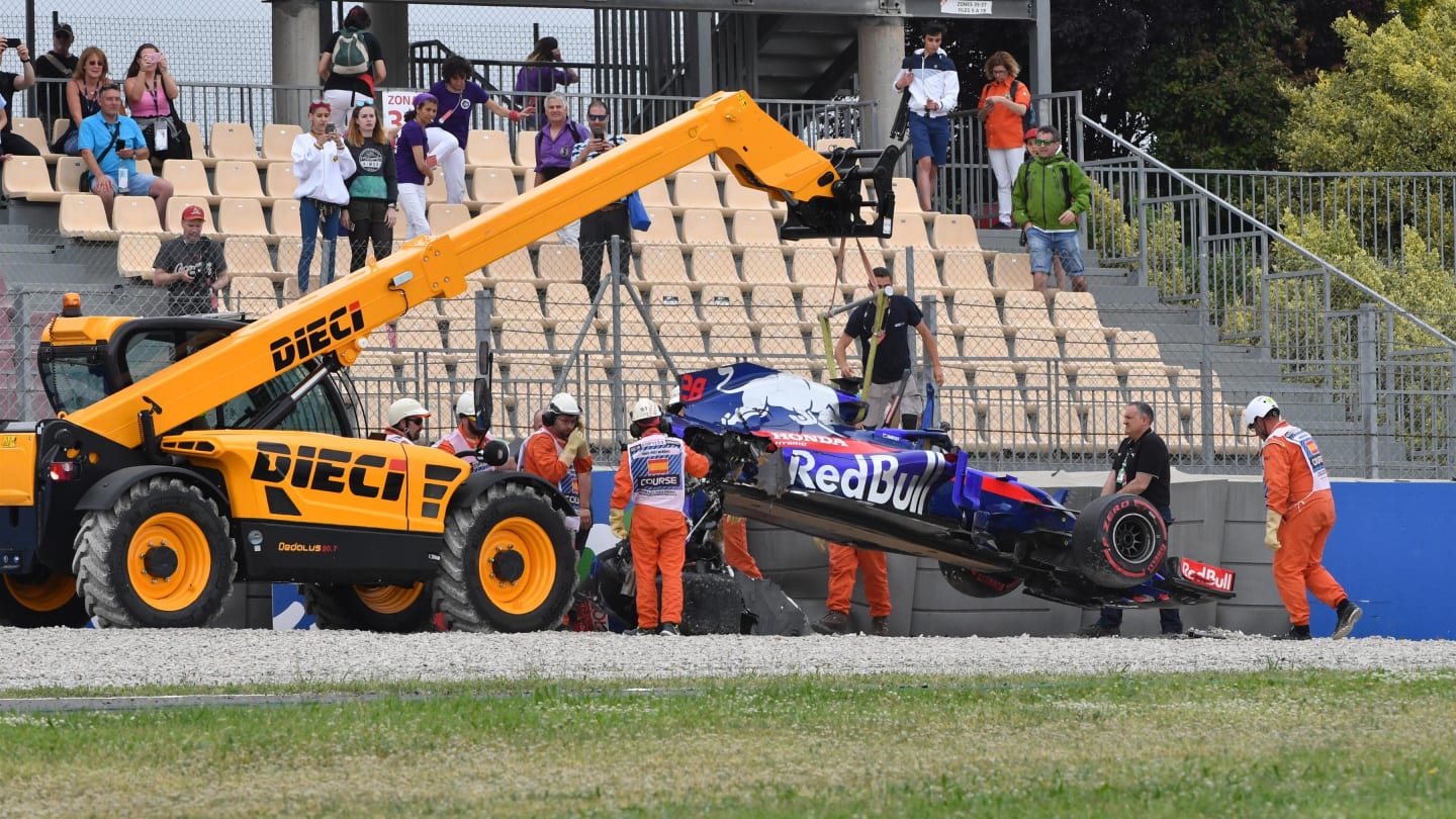 The crashed car of Brendon Hartley (NZL) Scuderia Toro Rosso STR13 is recovered in FP3 at Formula One World Championship, Rd5, Spanish Grand Prix, Qualifying, Barcelona, Spain, Saturday 12 May 2018. © Mark Sutton/Sutton Images