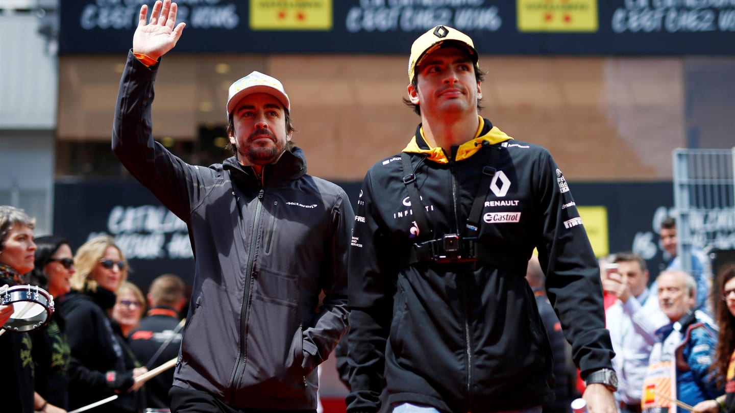 Fernando Alonso (ESP) McLaren and Carlos Sainz jr (ESP) Renault Sport F1 Team on the drivers parade