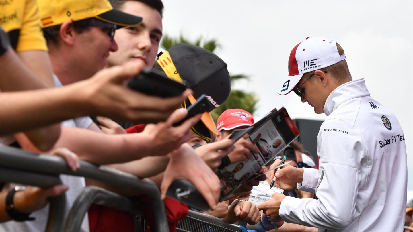 Marcus Ericsson (SWE) Alfa Romeo Sauber F1 Team signs autographs for the fans at Formula One World Championship, Rd5, Spanish Grand Prix, Preparations, Barcelona, Spain, Thursday 10 May 2018. © Jerry Andre/Sutton Images