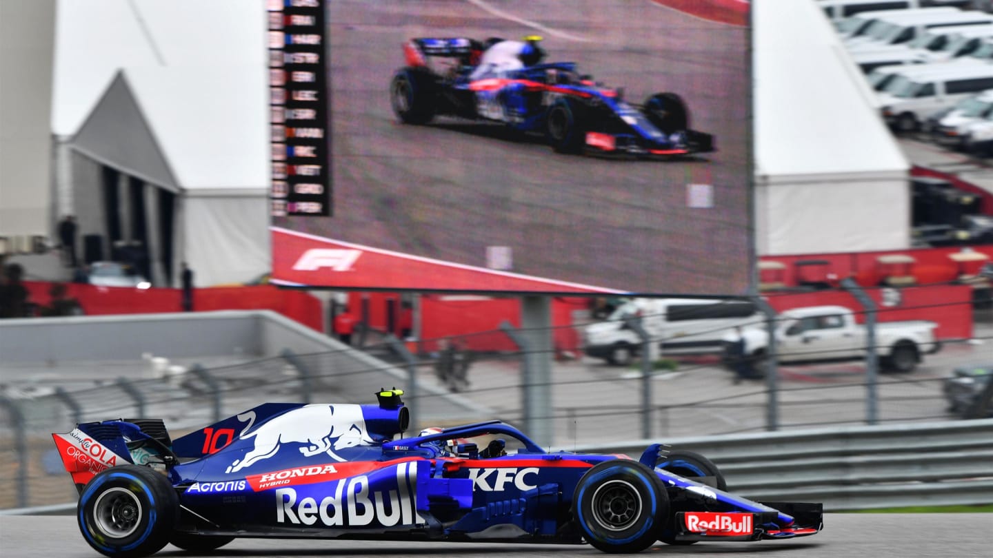 Pierre Gasly, Toro Rosso STR13 on track and on screen at Formula One World Championship, Rd18,