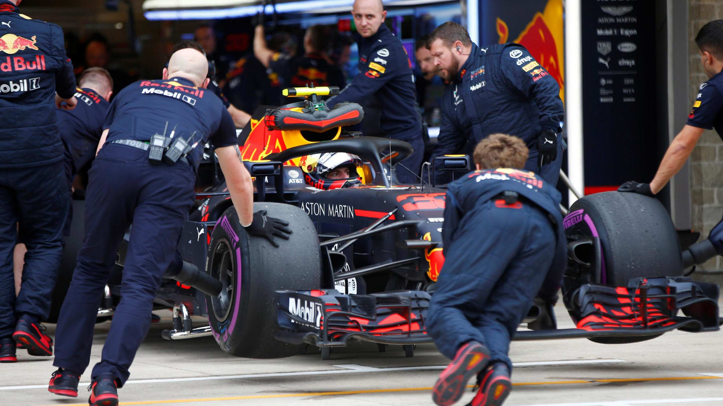 Max Verstappen, Red Bull Racing RB14 in FP1 with suspension damage at Formula World Championship,