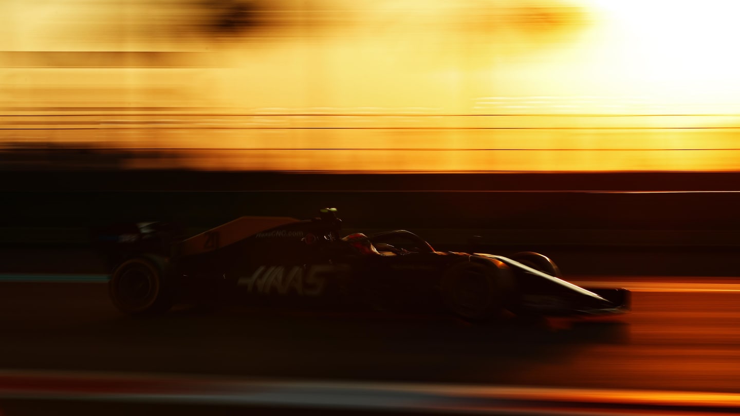 ABU DHABI, UNITED ARAB EMIRATES - NOVEMBER 29: Kevin Magnussen of Denmark driving the (20) Haas F1