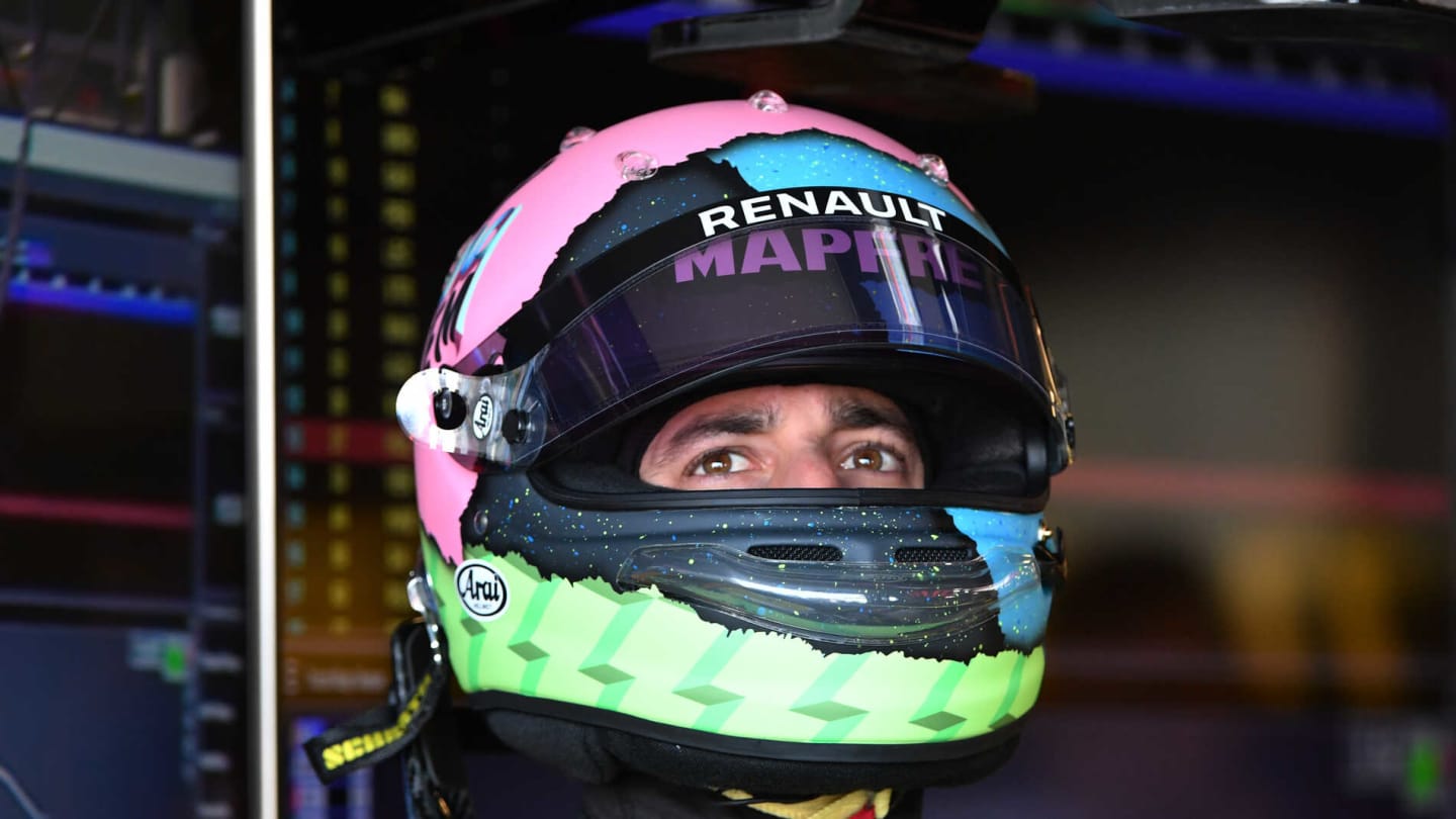 MELBOURNE GRAND PRIX CIRCUIT, AUSTRALIA - MARCH 15: Daniel Ricciardo, Renault during the Australian