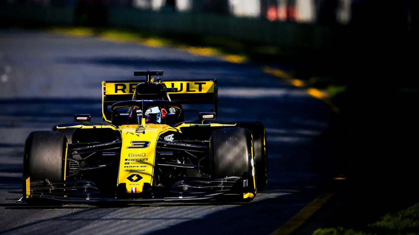 MELBOURNE GRAND PRIX CIRCUIT, AUSTRALIA - MARCH 15: Daniel Ricciardo, Renault R.S.19 during the