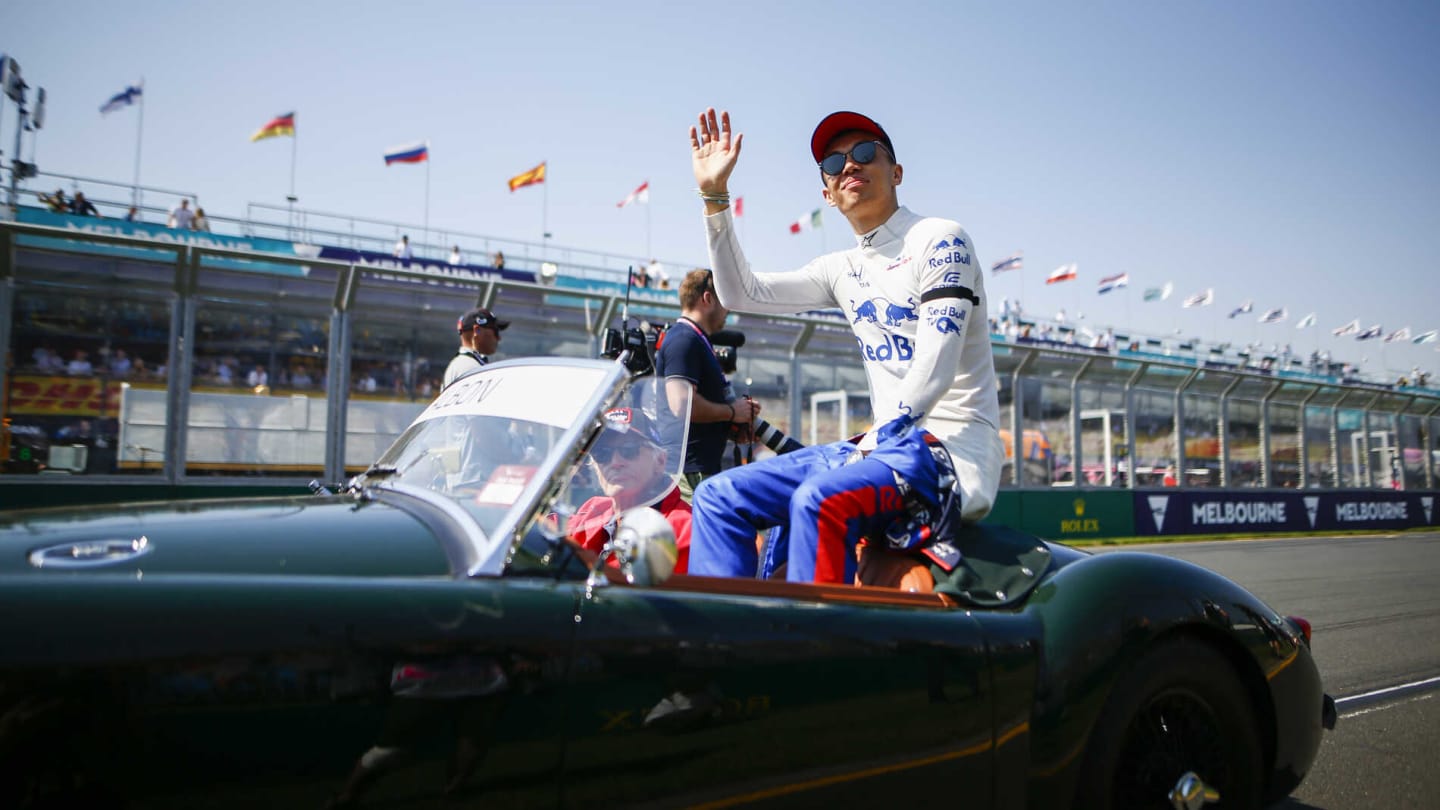 MELBOURNE GRAND PRIX CIRCUIT, AUSTRALIA - MARCH 17: Alexander Albon, Toro Rosso STR14, in the drivers parade during the Australian GP at Melbourne Grand Prix Circuit on March 17, 2019 in Melbourne Grand Prix Circuit, Australia. (Photo by Andy Hone / LAT Images)