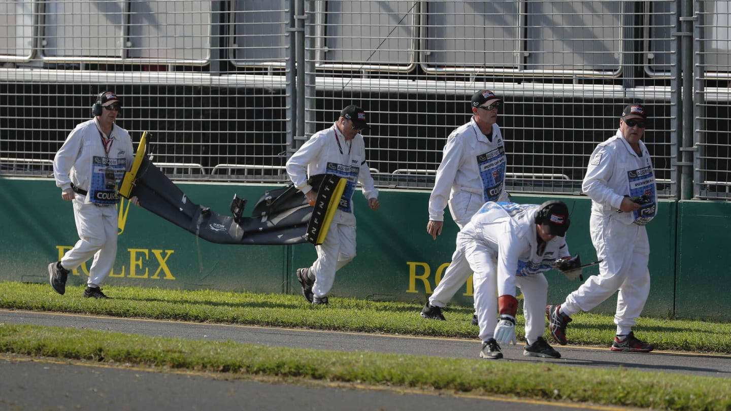MELBOURNE GRAND PRIX CIRCUIT, AUSTRALIA - MARCH 17: Marshals remove the front wing and debris belonging to the car of Daniel Ricciardo, Renault, from the circuit during the Australian GP at Melbourne Grand Prix Circuit on March 17, 2019 in Melbourne Grand Prix Circuit, Australia. (Photo by Steven Tee / LAT Images)