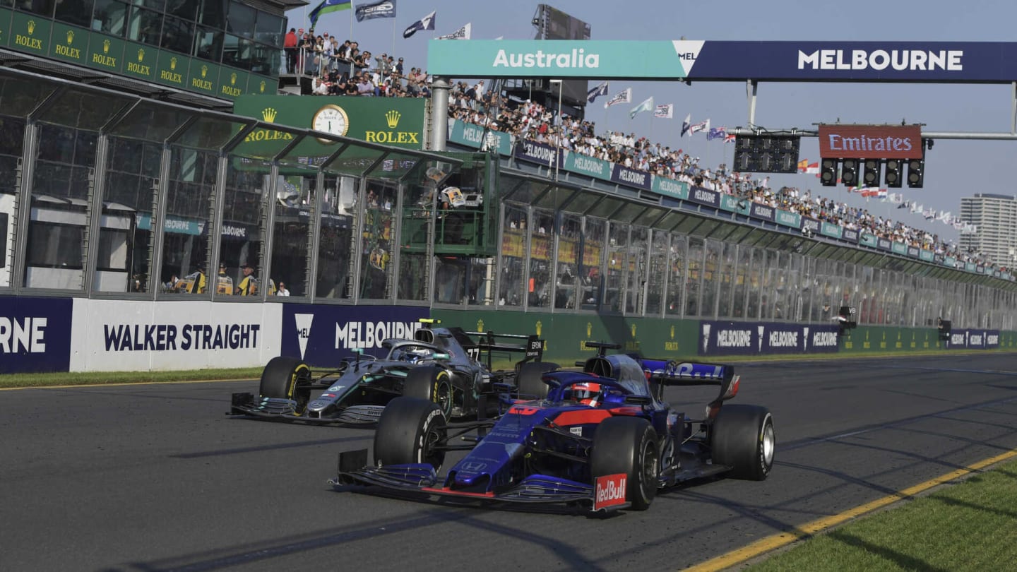 MELBOURNE GRAND PRIX CIRCUIT, AUSTRALIA - MARCH 17: Daniil Kvyat, Toro Rosso STR14, moves over for