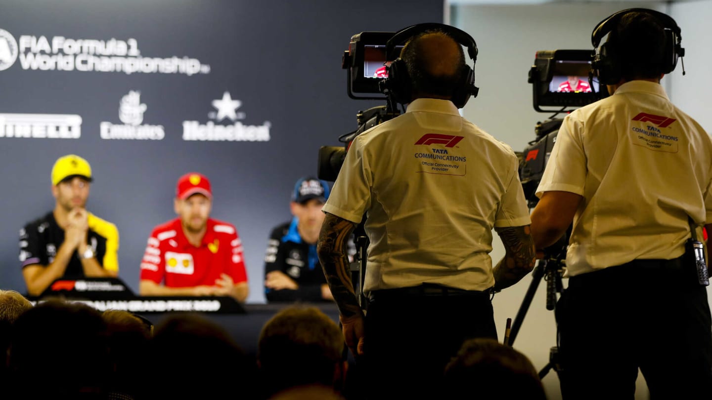 MELBOURNE GRAND PRIX CIRCUIT, AUSTRALIA - MARCH 14: Camera operators during Press Conference during the Australian GP at Melbourne Grand Prix Circuit on March 14, 2019 in Melbourne Grand Prix Circuit, Australia. (Photo by Zak Mauger / LAT Images)