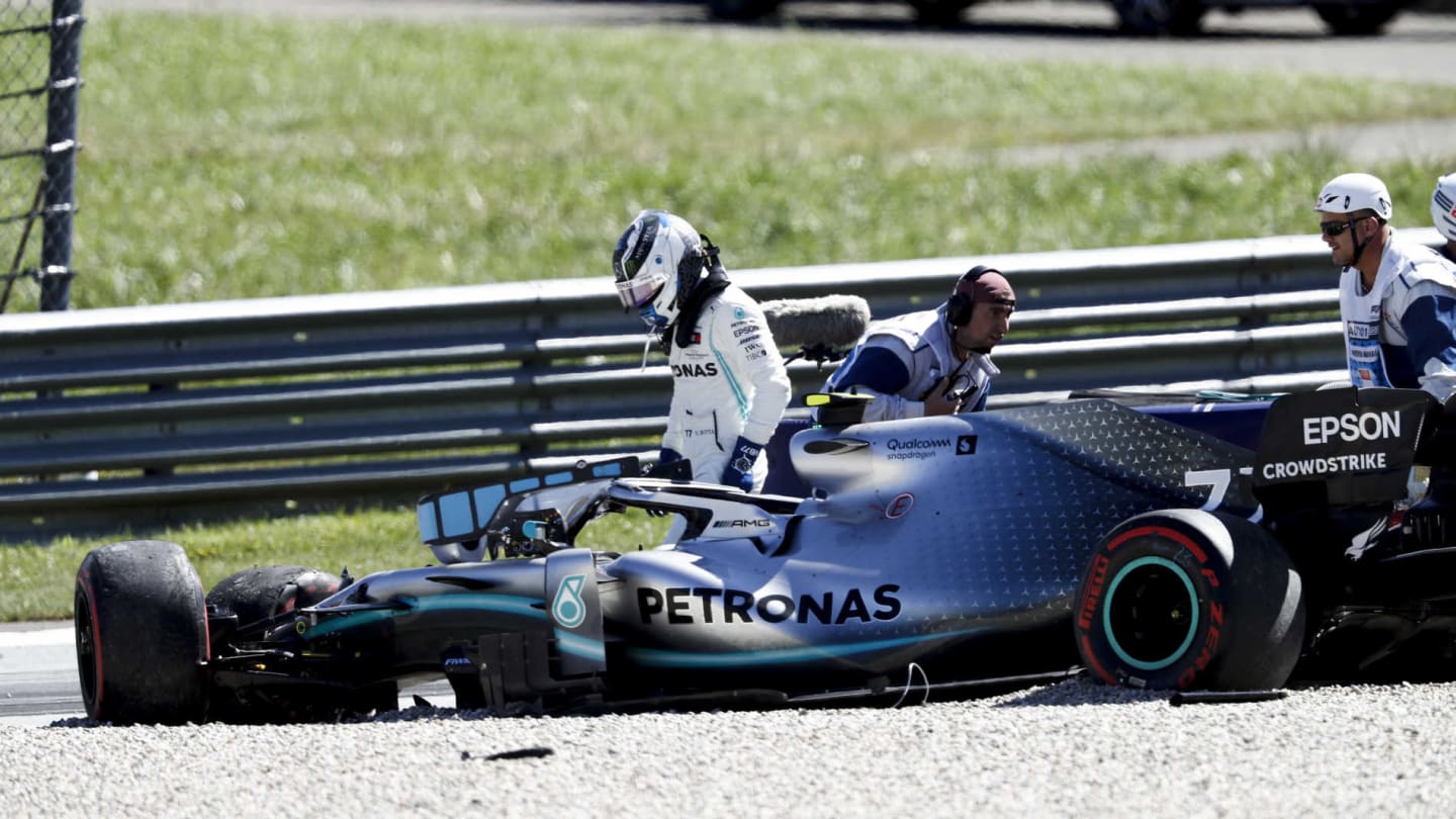 RED BULL RING, AUSTRIA - JUNE 28: Valtteri Bottas, Mercedes AMG W10 getting out of his car after his crash during the Austrian GP at Red Bull Ring on June 28, 2019 in Red Bull Ring, Austria. (Photo by Glenn Dunbar / LAT Images)