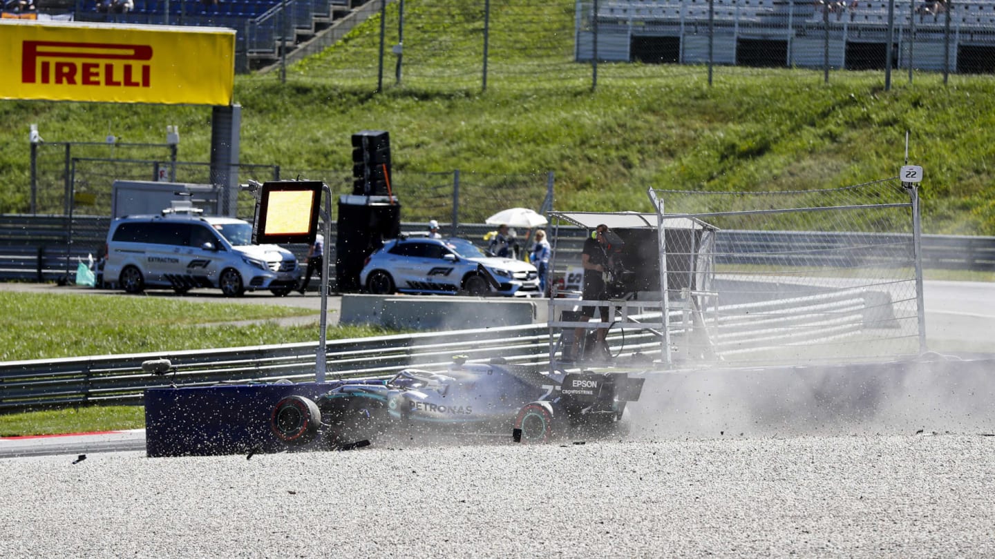RED BULL RING, AUSTRIA - JUNE 28: Valtteri Bottas, Mercedes AMG W10, loses his car at turn 6 and crashes into the barrier during the Austrian GP at Red Bull Ring on June 28, 2019 in Red Bull Ring, Austria. (Photo by Glenn Dunbar / LAT Images)