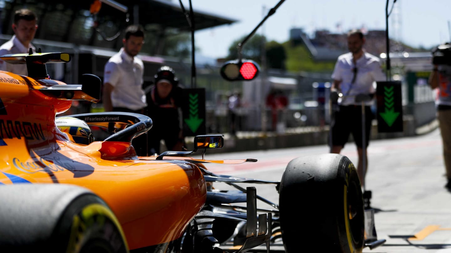 RED BULL RING, AUSTRIA - JUNE 28: Lando Norris, McLaren MCL34, in the pits during practice during the Austrian GP at Red Bull Ring on June 28, 2019 in Red Bull Ring, Austria. (Photo by Zak Mauger / LAT Images)