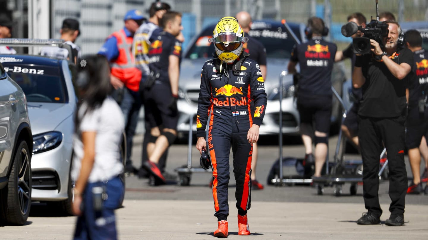 RED BULL RING, AUSTRIA - JUNE 28: Max Verstappen, Red Bull Racing, walks back to the pits after an off during the Austrian GP at Red Bull Ring on June 28, 2019 in Red Bull Ring, Austria. (Photo by Zak Mauger / LAT Images)